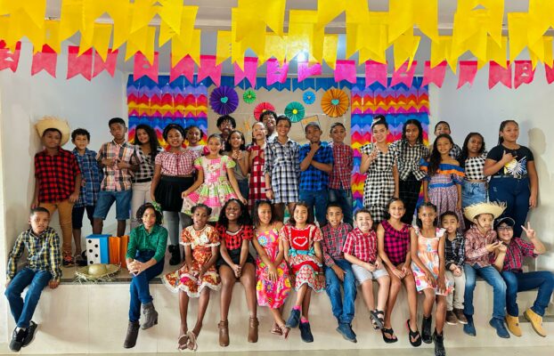 AABB Nanuque promove festa junina animada e colorida