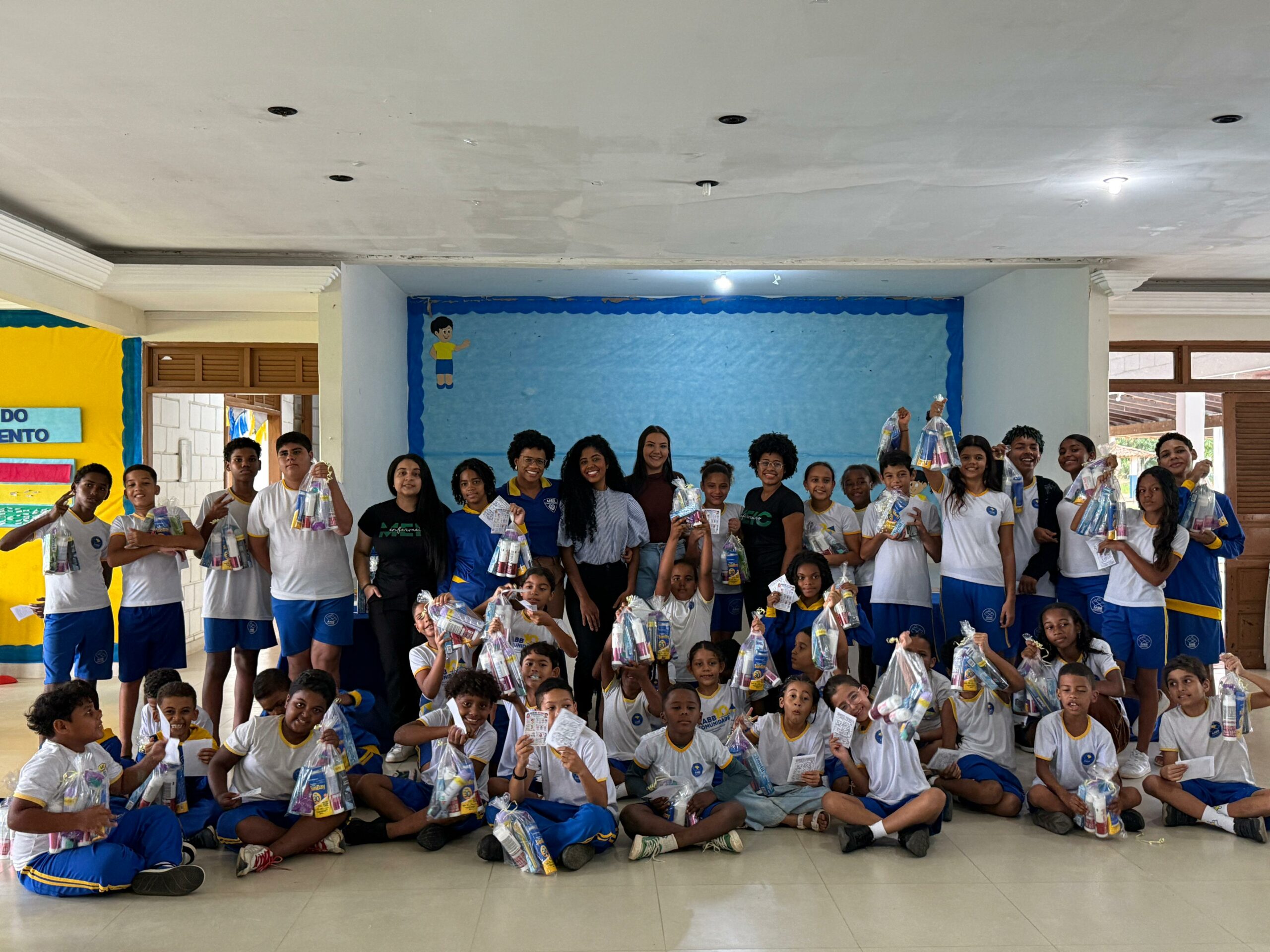 Crianças e adolescentes do AABB Comunidade <br> recebem palestra e kits de higiene <br> em Nanuque (MG)