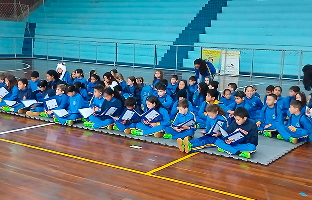 AABB Comunidade Erechim <br> entrega kits para 150 crianças e adolescentes